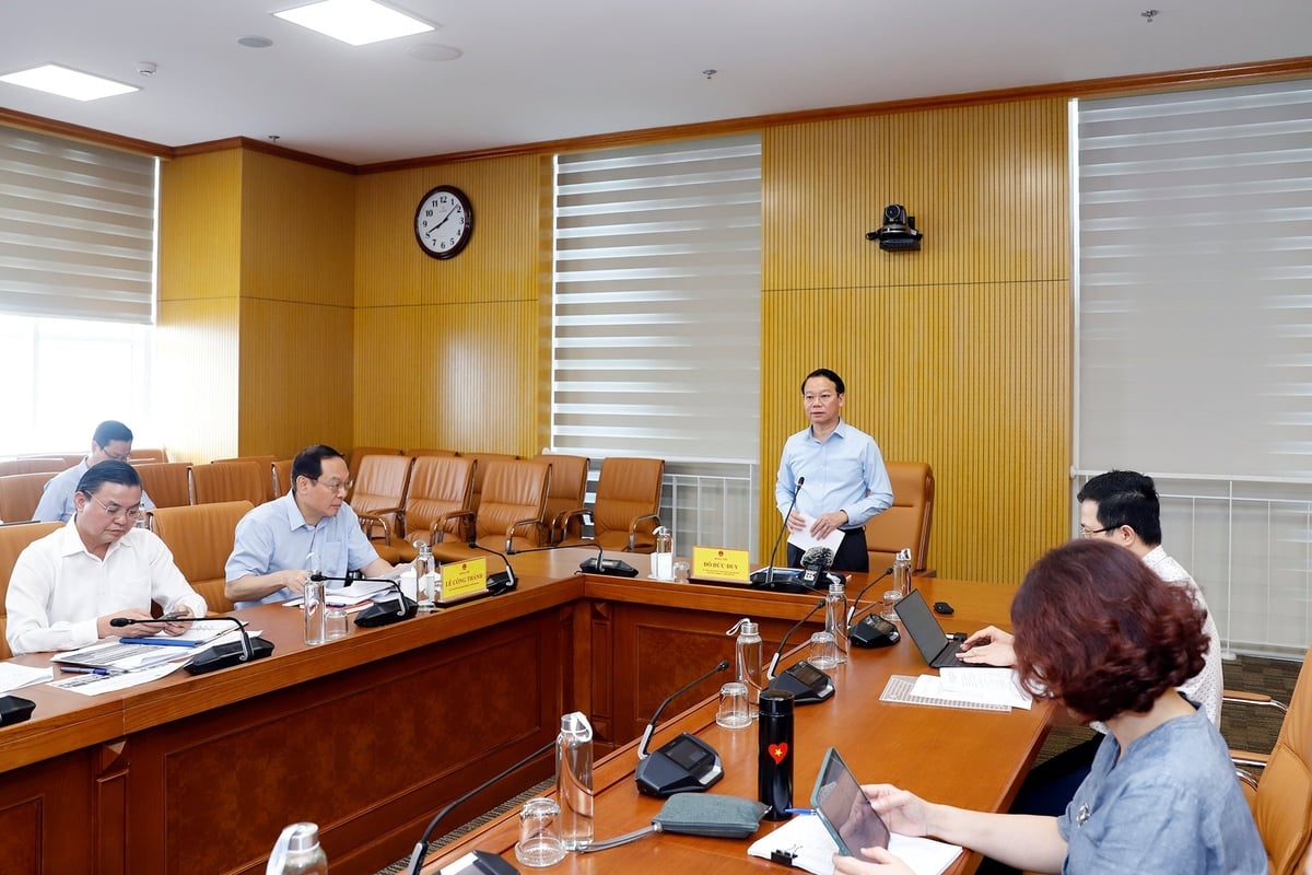 Bộ trưởng Đỗ Đức Duy chủ trì Hội nghị lấy ý kiến các đơn vị, cơ quan chức năng nhằm hoàn thiện Dự thảo Kế hoạch hành động quốc gia về quản lý chất lượng môi trường không khí giai đoạn 2025-2030. Ảnh: Khương Trung. Bộ trưởng Đỗ Đức Duy chủ trì Hội nghị lấy ý kiến các đơn vị, cơ quan chức năng nhằm hoàn thiện Dự thảo Kế hoạch hành động quốc gia về quản lý chất lượng môi trường không khí giai đoạn 2025-2030. Ảnh: Khương Trung.