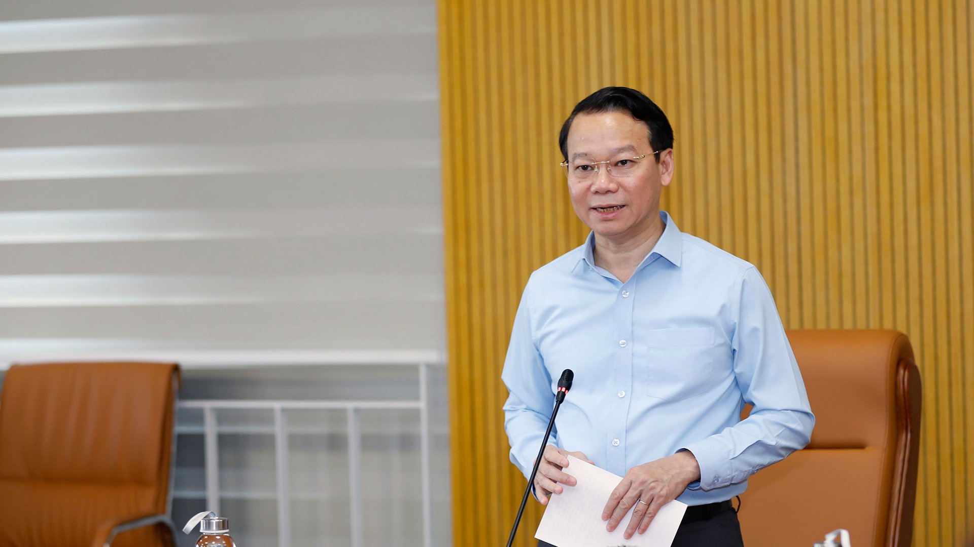 Bộ trưởng Đỗ Đức Duy phát biểu khai mạc Hội nghị tham vấn ý kiến, hoàn thiện Dự thảo Kế hoạch hành động quốc gia về khắc phục ô nhiễm và quản lý chất lượng môi trường không khí giai đoạn 2025-2030. Ảnh: Khương Trung. Bộ trưởng Đỗ Đức Duy phát biểu khai mạc Hội nghị tham vấn ý kiến, hoàn thiện Dự thảo Kế hoạch hành động quốc gia về khắc phục ô nhiễm và quản lý chất lượng môi trường không khí giai đoạn 2025-2030. Ảnh: Khương Trung.
