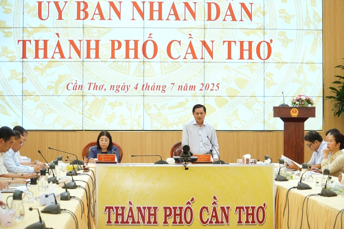 Chủ tịch TP Cần Thơ Trần Văn Lâu có cuộc họp đầu tiên với lãnh đạo các sở, ngành, vạch chiến lược và hành động cụ thể cho thành phố trong giai đoạn tới vào ngày 4/7 vừa qua. Ảnh: Kim Anh. Chủ tịch TP Cần Thơ Trần Văn Lâu có cuộc họp đầu tiên với lãnh đạo các sở, ngành, vạch chiến lược và hành động cụ thể cho thành phố trong giai đoạn tới vào ngày 4/7 vừa qua. Ảnh: Kim Anh.