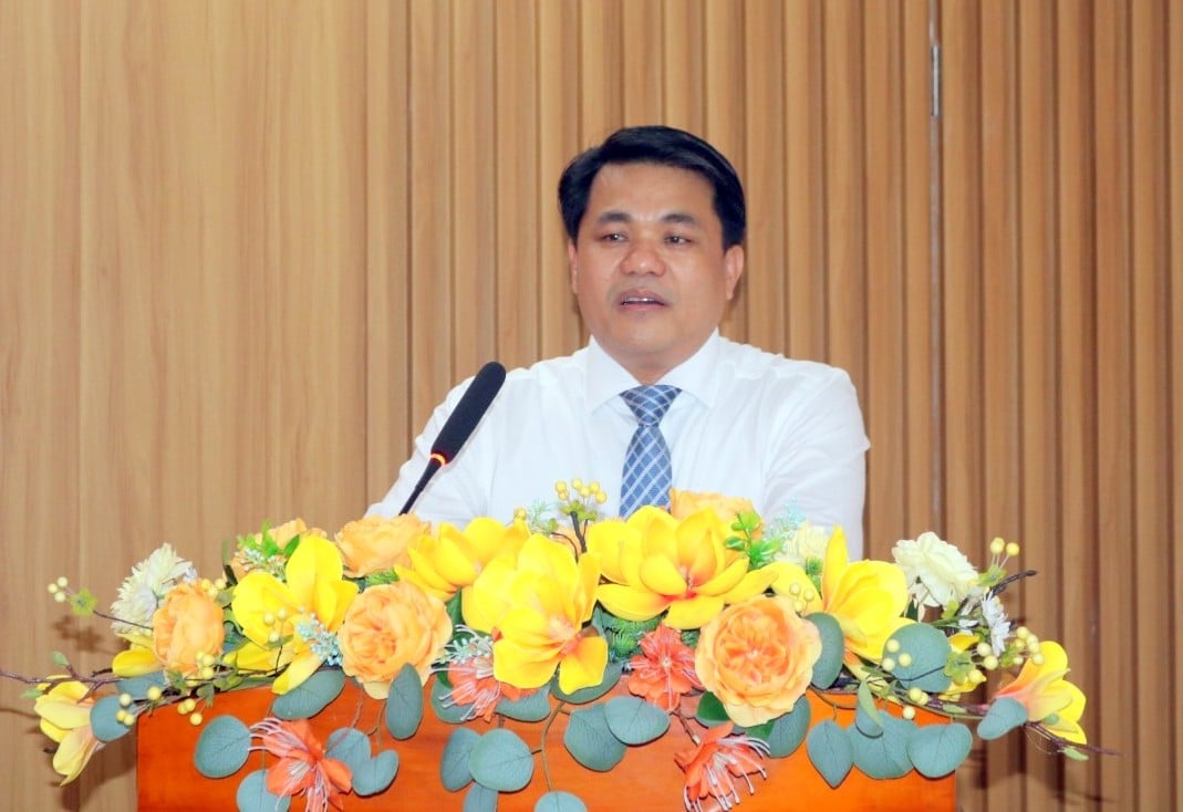 Ông Nguyễn Duy Quang, Giám đốc Sở Nông nghiệp và Môi trường Khánh Hòa nêu 6 nhiệm vụ trọng tâm của ngành phải hoàn thành, đòi hỏi toàn thể cán bộ phải nỗ lực hết mình. Ảnh: KS. Ông Nguyễn Duy Quang, Giám đốc Sở Nông nghiệp và Môi trường Khánh Hòa nêu 6 nhiệm vụ trọng tâm của ngành phải hoàn thành, đòi hỏi toàn thể cán bộ phải nỗ lực hết mình. Ảnh: KS.