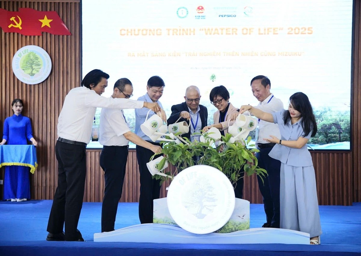 Đại diện Cục Lâm nghiệp và Kiểm lâm, các vường quốc gia và Công ty Suntory PepsiCo Việt Nam phát động chương trình. Ảnh: Linh Linh. Đại diện Cục Lâm nghiệp và Kiểm lâm, các vường quốc gia và Công ty Suntory PepsiCo Việt Nam phát động chương trình. Ảnh: Linh Linh.