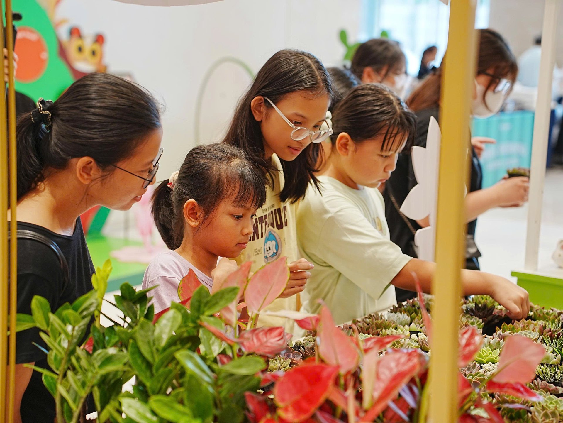 Tất cả gấu bông và sách truyện cũ đổi được sẽ gửi tặng các em nhỏ vùng cao, nơi điều kiện sống còn nhiều thiếu thốn. Ảnh: Việt Anh. Tất cả gấu bông và sách truyện cũ đổi được sẽ gửi tặng các em nhỏ vùng cao, nơi điều kiện sống còn nhiều thiếu thốn. Ảnh: Việt Anh.