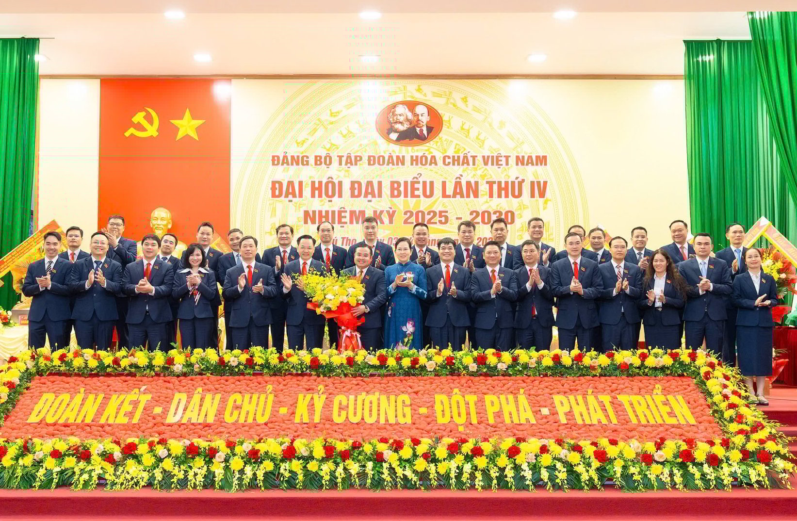 Ban Chấp hành Đảng bộ Tập đoàn Hóa chất Việt Nam khóa IV, nhiệm kỳ 2025 - 2030. Ảnh: Minh Hà. Ban Chấp hành Đảng bộ Tập đoàn Hóa chất Việt Nam khóa IV, nhiệm kỳ 2025 - 2030. Ảnh: Minh Hà.