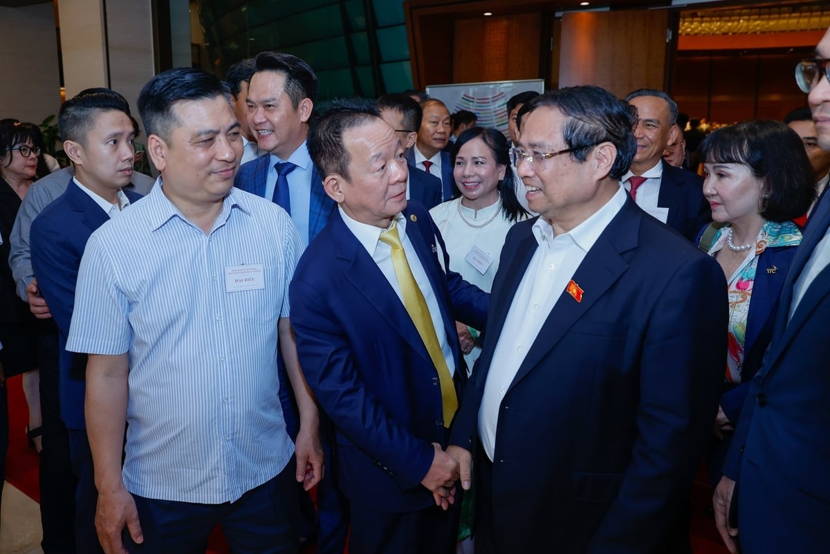 Thủ tướng Phạm Minh Chính đối thoại với doanh nghiệp sau khi Nghị quyết 68 ra đời. Ảnh: VGP. Thủ tướng Phạm Minh Chính đối thoại với doanh nghiệp sau khi Nghị quyết 68 ra đời. Ảnh: VGP.