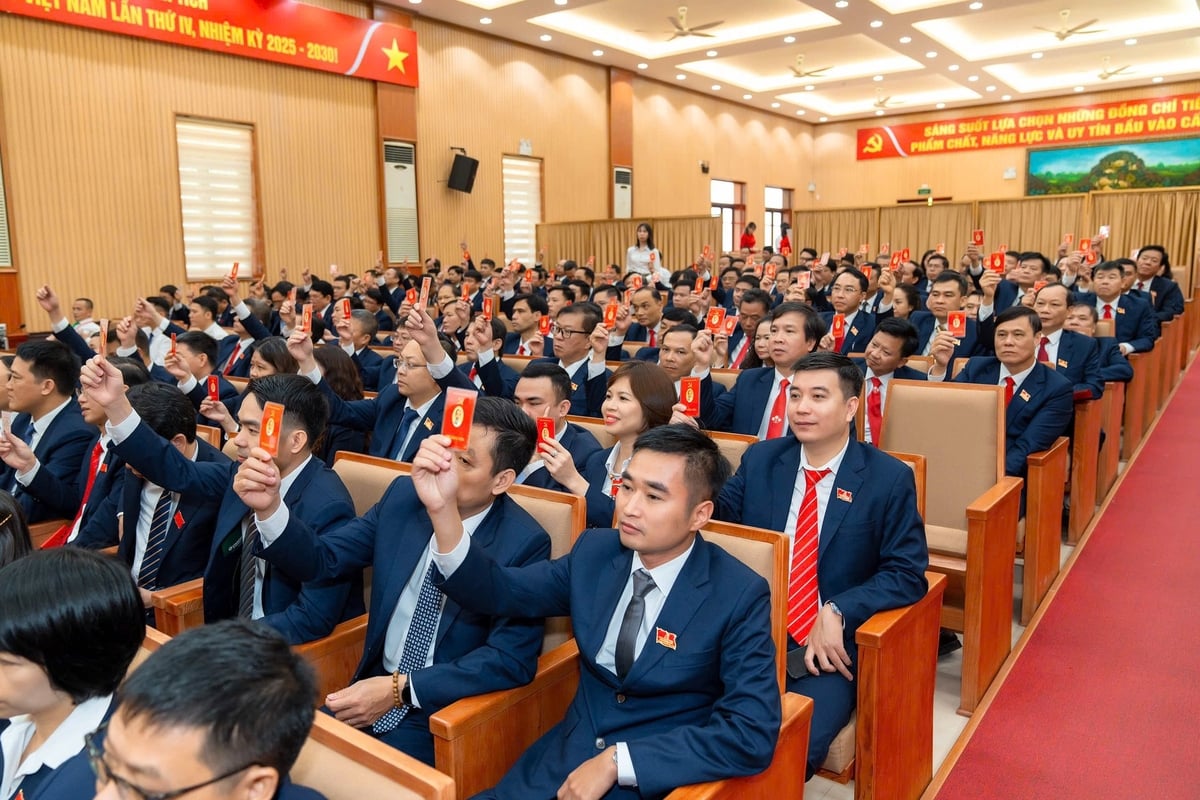 Các đại biểu nhất trí thông qua Nghị quyết Đại hội. Ảnh: Minh Hà. Các đại biểu nhất trí thông qua Nghị quyết Đại hội. Ảnh: Minh Hà.