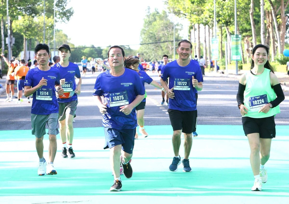 Giải Marathon Quốc tế Vietcombank Mekong Delta lần thứ VI - 2025 thu hút hơn 5.000 vận động viên quốc tế và trong nước tham gia, chinh phục các cự ly thi đấu: 5km, 10km, bán marathon 21km và full marathon 42km. Ảnh: Trung Chánh. Giải Marathon Quốc tế Vietcombank Mekong Delta lần thứ VI - 2025 thu hút hơn 5.000 vận động viên quốc tế và trong nước tham gia, chinh phục các cự ly thi đấu: 5km, 10km, bán marathon 21km và full marathon 42km. Ảnh: Trung Chánh.