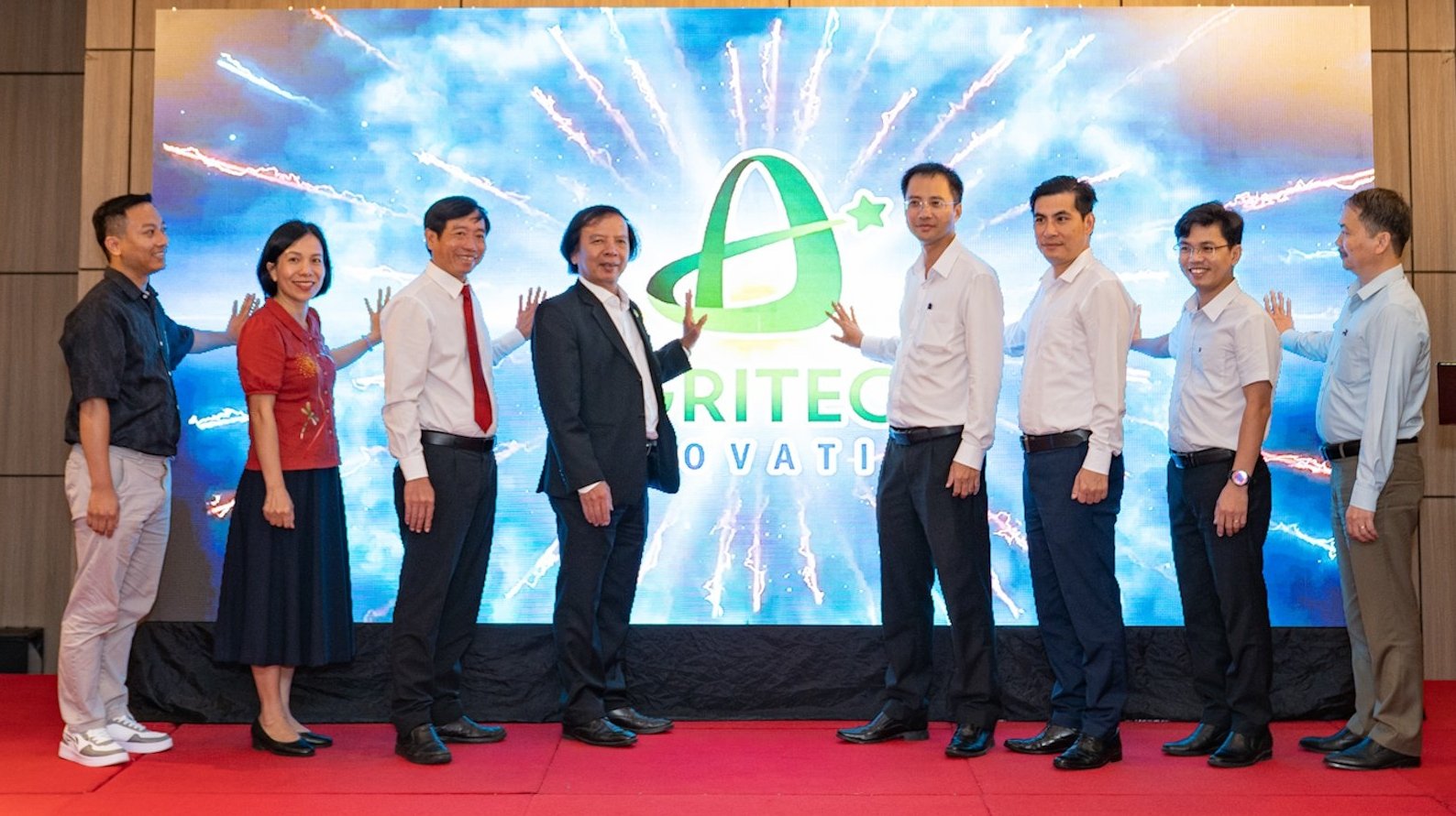 Các đại biểu thực hiện nghi thức phát động cuộc thi Khởi nghiệp đổi mới sáng tạo trong nông nghiệp công nghệ cao 2025 tại TP Đà Nẵng. Ảnh: Phạm Huy. Các đại biểu thực hiện nghi thức phát động cuộc thi Khởi nghiệp đổi mới sáng tạo trong nông nghiệp công nghệ cao 2025 tại TP Đà Nẵng. Ảnh: Phạm Huy.