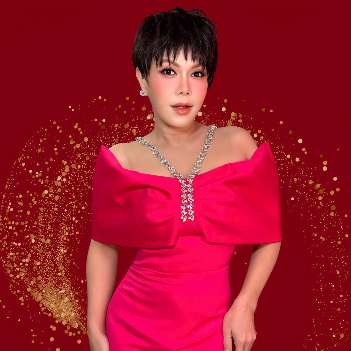 Nghệ sĩ Việt Hương được trao giải thưởng 'Nữ diễn viên chính xuất sắc' ở tuổi 49. Nghệ sĩ Việt Hương được trao giải thưởng 'Nữ diễn viên chính xuất sắc' ở tuổi 49.