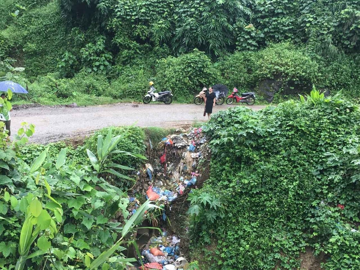 Việc thu gom và xử lý rác thải góp phần làm sạch môi trường sống của người dân vùng cao. Ảnh: T.Giang. Việc thu gom và xử lý rác thải góp phần làm sạch môi trường sống của người dân vùng cao. Ảnh: T.Giang.