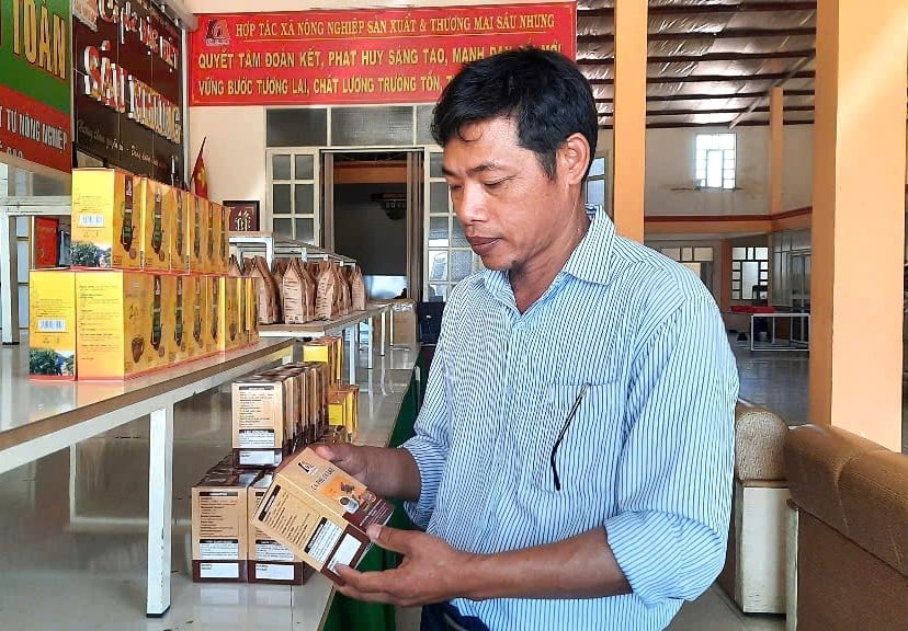 HTX Sáu Nhung (xã Đăk Hà, tỉnh Quảng Ngãi) có sản phẩm cà phê đạt chứng nhận OCOP 4 sao. Ảnh: Tuấn Anh. HTX Sáu Nhung (xã Đăk Hà, tỉnh Quảng Ngãi) có sản phẩm cà phê đạt chứng nhận OCOP 4 sao. Ảnh: Tuấn Anh.