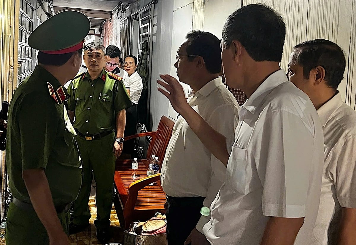 Chủ tịch UBND TP.HCM Nguyễn Văn Được chỉ đạo công tác khắc phục hậu quả vụ cháy. Ảnh: HT. Chủ tịch UBND TP.HCM Nguyễn Văn Được chỉ đạo công tác khắc phục hậu quả vụ cháy. Ảnh: HT.