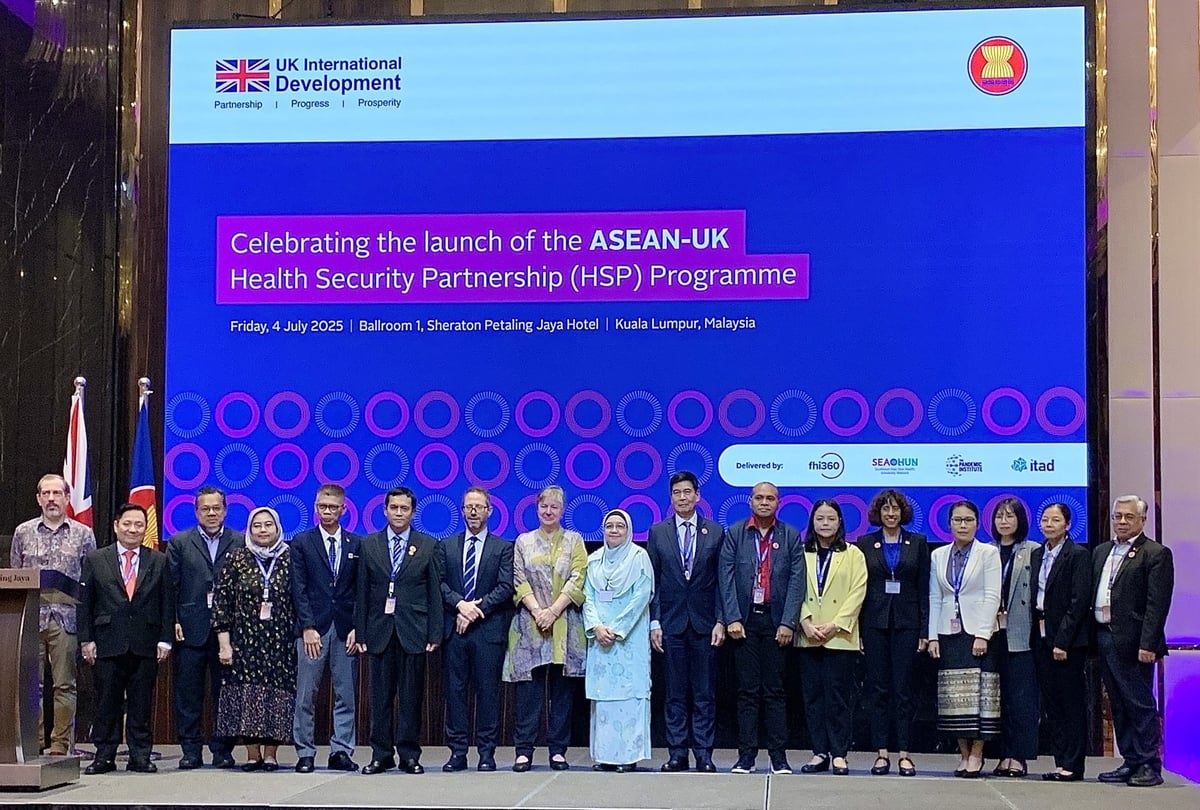 Đại biểu các nước ASEAN và Vương quốc Anh chụp ảnh lưu niệm tại lễ khởi động Chương trình Hợp tác An ninh Y tế ASEAN - Anh (HSP). Ảnh: Đại sứ quán Anh. Đại biểu các nước ASEAN và Vương quốc Anh chụp ảnh lưu niệm tại lễ khởi động Chương trình Hợp tác An ninh Y tế ASEAN - Anh (HSP). Ảnh: Đại sứ quán Anh.