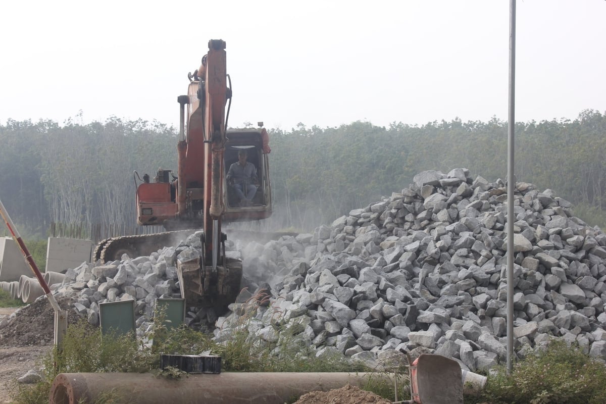 Cưỡng chế là giải pháp cuối cùng nếu người dân vẫn cố tình không bàn giao mặt bằng. Ảnh: Trần Trung. Cưỡng chế là giải pháp cuối cùng nếu người dân vẫn cố tình không bàn giao mặt bằng. Ảnh: Trần Trung.