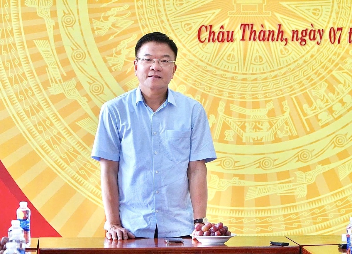 Phó Thủ tướng Lê Thành Long phát biểu tại buổi làm việc với lãnh đạo xã Châu Thành, tỉnh An Giang. Ảnh: Trung Chánh. Phó Thủ tướng Lê Thành Long phát biểu tại buổi làm việc với lãnh đạo xã Châu Thành, tỉnh An Giang. Ảnh: Trung Chánh.