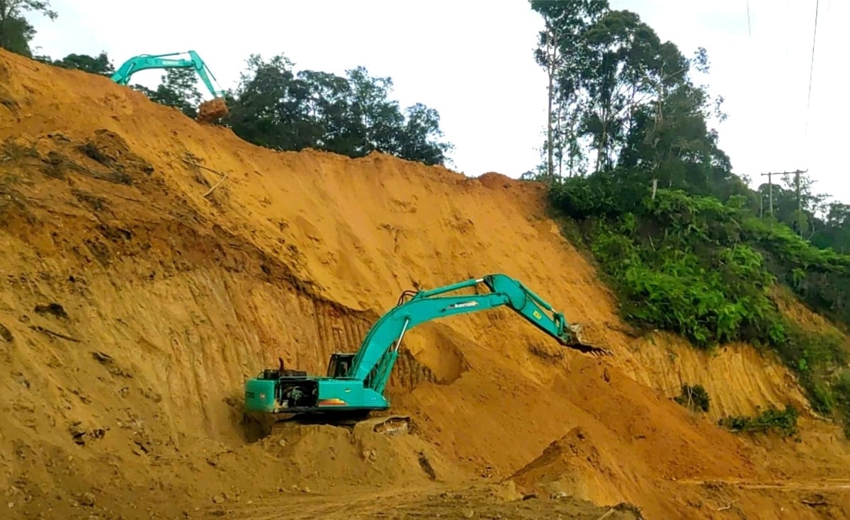 Dự án Tỉnh lộ 676 còn nhiều ngổn ngang. Ảnh: Tuấn Anh. Dự án Tỉnh lộ 676 còn nhiều ngổn ngang. Ảnh: Tuấn Anh.