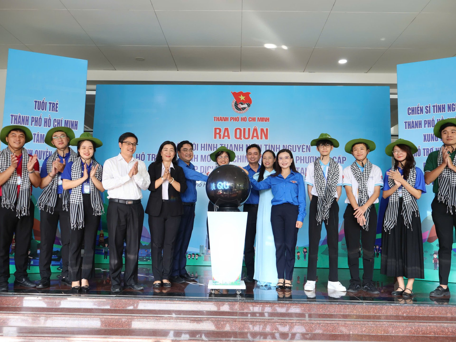 Đội Thanh niên tình nguyện TP HCM khởi động chương trình mùa hè xanh 2025, hỗ trợ vận hành mô hình chính quyền địa phương hai cấp. Ảnh: Bảo Vy. Đội Thanh niên tình nguyện TP HCM khởi động chương trình mùa hè xanh 2025, hỗ trợ vận hành mô hình chính quyền địa phương hai cấp. Ảnh: Bảo Vy.