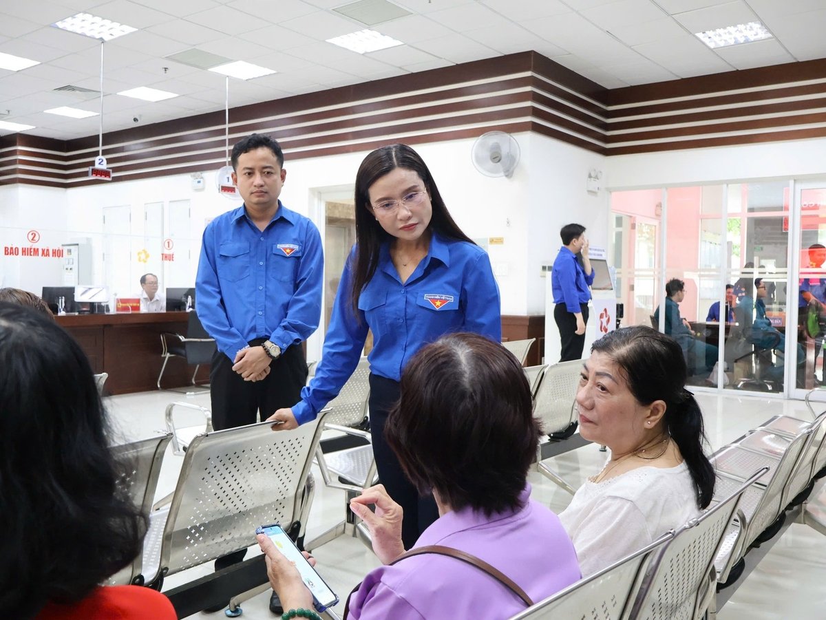 Lực lượng thanh niên tình nguyện sẽ góp phần làm đẹp thêm trong thời gian đầu vận hành bộ máy chính quyền 2 cấp. Ảnh: Bảo Vy. Lực lượng thanh niên tình nguyện sẽ góp phần làm đẹp thêm trong thời gian đầu vận hành bộ máy chính quyền 2 cấp. Ảnh: Bảo Vy.