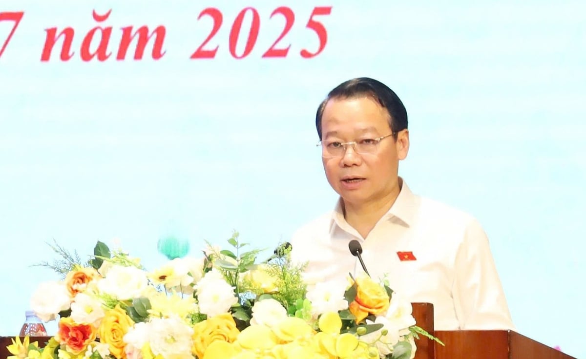 Bộ trưởng Bộ Nông nghiệp và Môi trường Đỗ Đức Duy trực tiếp lắng nghe, giải đáp những kiến nghị của cử tri. Ảnh: Minh Tuấn. Bộ trưởng Bộ Nông nghiệp và Môi trường Đỗ Đức Duy trực tiếp lắng nghe, giải đáp những kiến nghị của cử tri. Ảnh: Minh Tuấn.