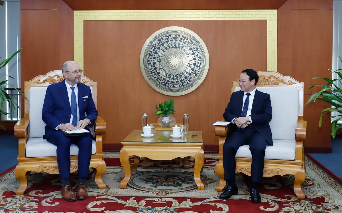 Bộ trưởng Bộ Nông nghiệp và Môi trường Đỗ Đức Duy tiếp ông Thomas Gass, Đại sứ Thụy Sĩ tại Việt Nam. Ảnh: Khương Trung. Bộ trưởng Bộ Nông nghiệp và Môi trường Đỗ Đức Duy tiếp ông Thomas Gass, Đại sứ Thụy Sĩ tại Việt Nam. Ảnh: Khương Trung.
