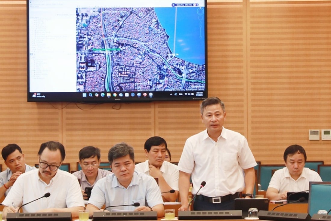 Giám đốc Sở Xây dựng Nguyễn Phi Thường báo cáo tại Hội nghị. Ảnh: Cổng TTĐT TP Hà Nội. Giám đốc Sở Xây dựng Nguyễn Phi Thường báo cáo tại Hội nghị. Ảnh: Cổng TTĐT TP Hà Nội.