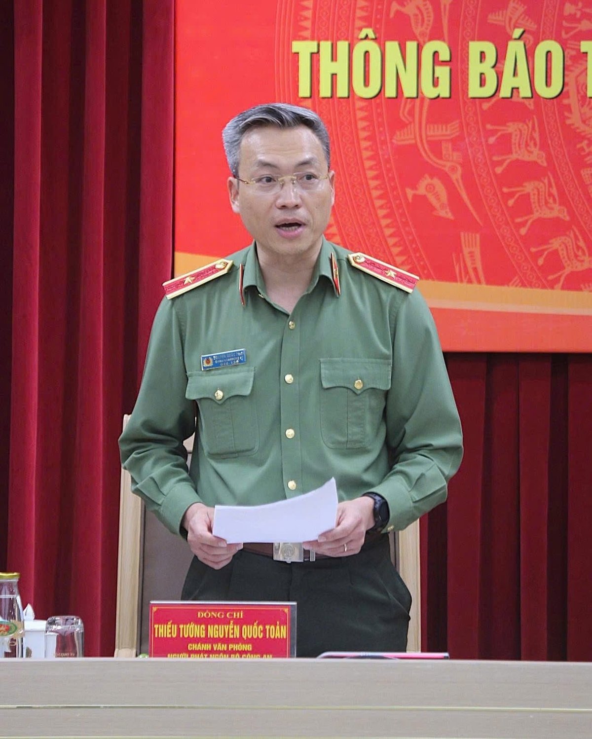 Thiếu tướng Nguyễn Quốc Toản - Chánh Văn phòng Bộ Công an thông tin tại buổi họp báo. Ảnh: Hoàng Nam. Thiếu tướng Nguyễn Quốc Toản - Chánh Văn phòng Bộ Công an thông tin tại buổi họp báo. Ảnh: Hoàng Nam.