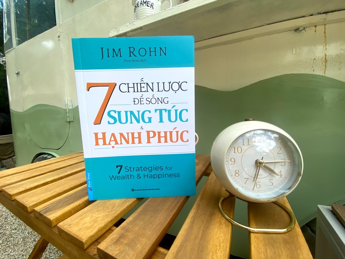 Cuốn sách '7 chiến lược để sống sung túc và hạnh phúc'. Cuốn sách '7 chiến lược để sống sung túc và hạnh phúc'.