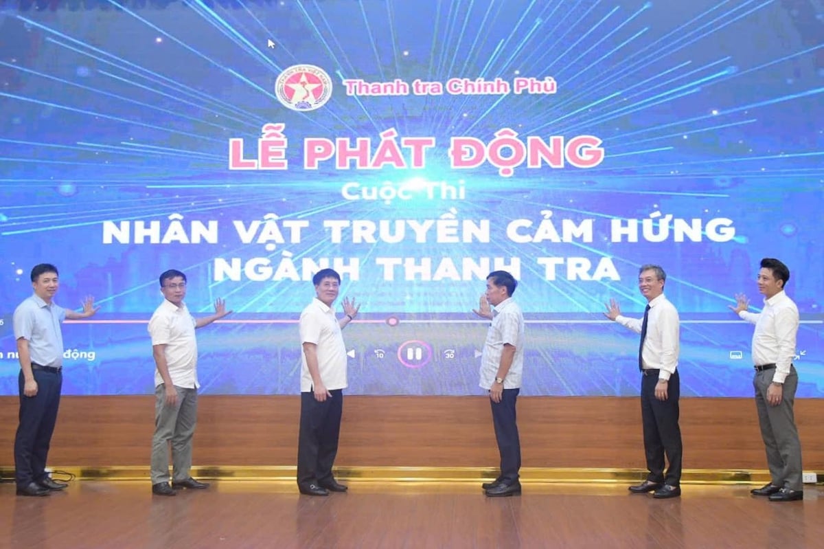 Phó Tổng Thanh tra Chính phủ Lê Sỹ Bảy cùng đại diện Ban Tổ chức và khách mời chính thức khởi động Cuộc thi 'Nhân vật truyền cảm hứng ngành Thanh tra'. Ảnh: Quang Huy. Phó Tổng Thanh tra Chính phủ Lê Sỹ Bảy cùng đại diện Ban Tổ chức và khách mời chính thức khởi động Cuộc thi 'Nhân vật truyền cảm hứng ngành Thanh tra'. Ảnh: Quang Huy.