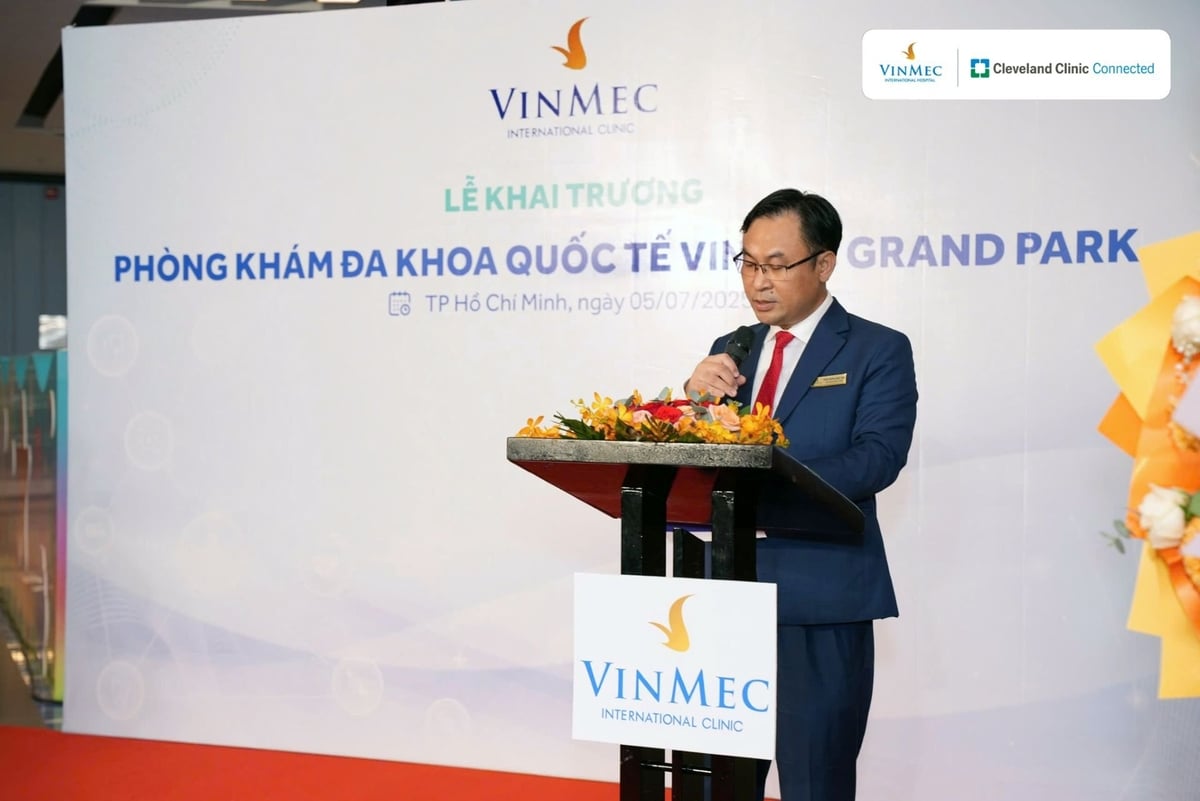Ông Trần Hoàng Ngọc Anh - Giám đốc Bệnh viện ĐKQT Vinmec Central Park - phát biểu tại buổi lễ. Ông Trần Hoàng Ngọc Anh - Giám đốc Bệnh viện ĐKQT Vinmec Central Park - phát biểu tại buổi lễ.