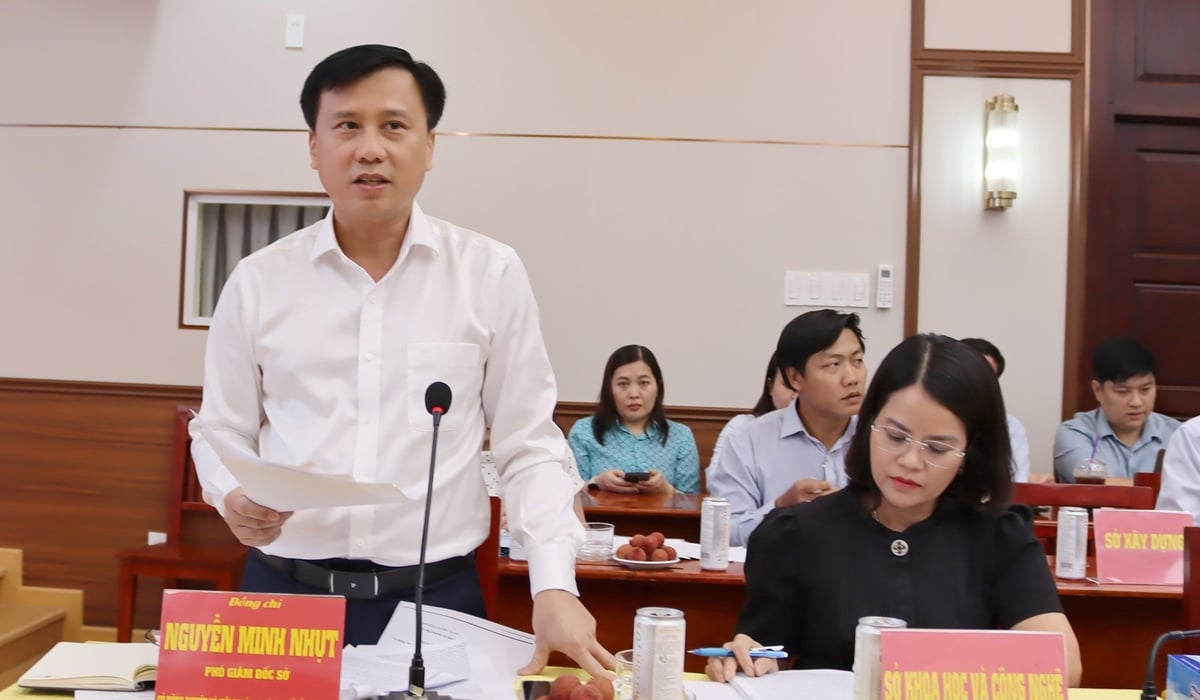 Ông Nguyễn Minh Nhựt - Phó Giám đốc phụ trách Sở Nông nghiệp và Môi trường TP.HCM báo cáo kết quả thực hiện nhiệm vụ 6 tháng đầu năm 2025. Ảnh: Tường Tú. Ông Nguyễn Minh Nhựt - Phó Giám đốc phụ trách Sở Nông nghiệp và Môi trường TP.HCM báo cáo kết quả thực hiện nhiệm vụ 6 tháng đầu năm 2025. Ảnh: Tường Tú.