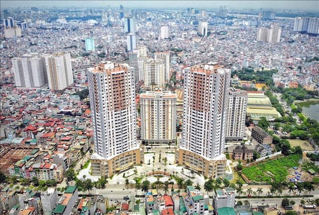 Trong 6 tháng đầu năm, có 21 dự án nhà ở thương mại hoàn thành, 32 dự án được cấp phép mới và 974 dự án đang triển khai xây dựng. Ảnh minh họa: Báo Điện tử Chính phủ. Trong 6 tháng đầu năm, có 21 dự án nhà ở thương mại hoàn thành, 32 dự án được cấp phép mới và 974 dự án đang triển khai xây dựng. Ảnh minh họa: Báo Điện tử Chính phủ.