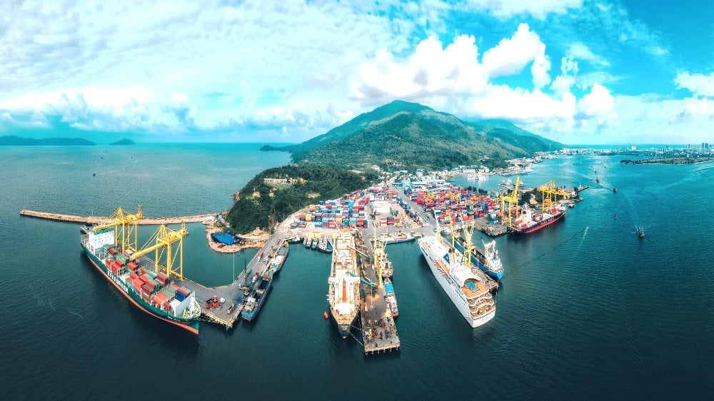 Hệ thống cảng biển hiện đại là điều kiện lý tưởng để phát triển kinh tế hàng hải, logistics và du lịch biển. Ảnh: Lan Anh. Hệ thống cảng biển hiện đại là điều kiện lý tưởng để phát triển kinh tế hàng hải, logistics và du lịch biển. Ảnh: Lan Anh.