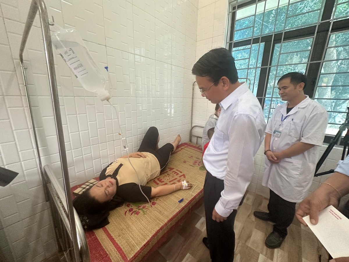 Thăm bệnh nhân. Ảnh: Đức Hải. Thăm bệnh nhân. Ảnh: Đức Hải.