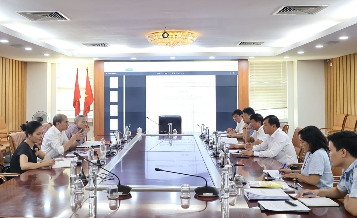 Thứ trưởng Bộ Nông nghiệp và Môi trường Nguyễn Hoàng Hiệp chủ trì buổi làm việc với Viện Hàn lâm Khoa học và Công nghệ Việt Nam. Ảnh: Trung Nguyên. Thứ trưởng Bộ Nông nghiệp và Môi trường Nguyễn Hoàng Hiệp chủ trì buổi làm việc với Viện Hàn lâm Khoa học và Công nghệ Việt Nam. Ảnh: Trung Nguyên.