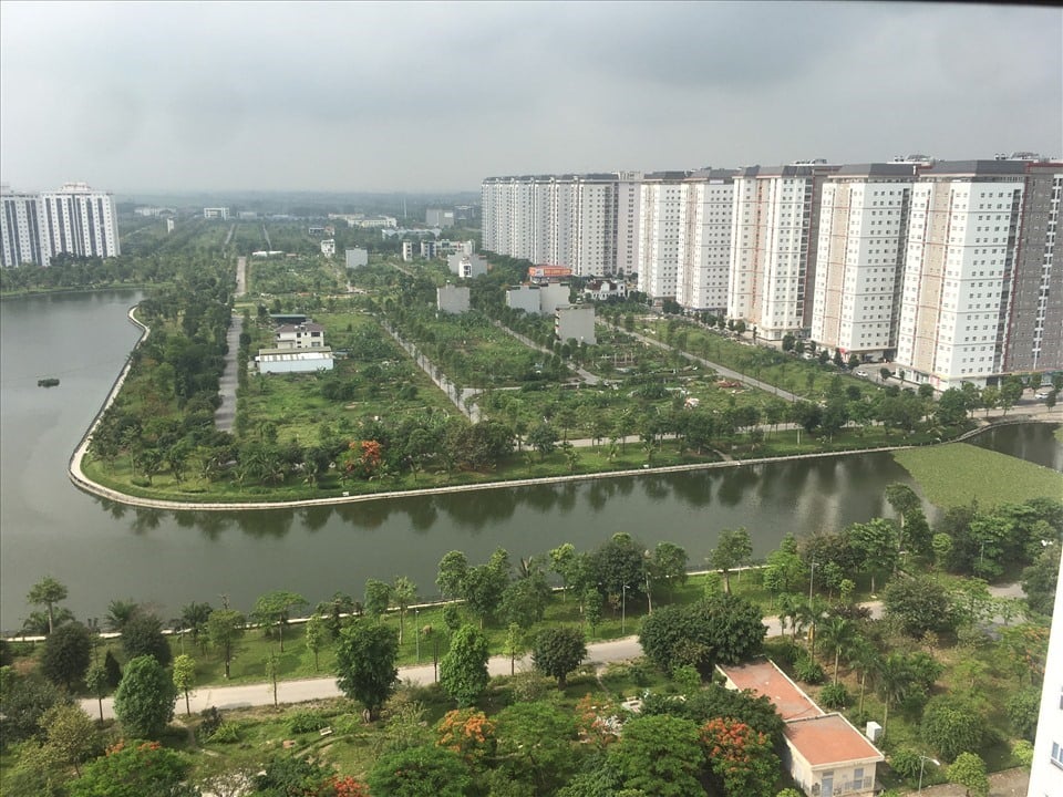 Người dân mua nhà tại các toà chung cư thuộc khu đô thị Thanh Hà chưa được cấp sổ hồng. Ảnh: Cao Nguyên. Người dân mua nhà tại các toà chung cư thuộc khu đô thị Thanh Hà chưa được cấp sổ hồng. Ảnh: Cao Nguyên.