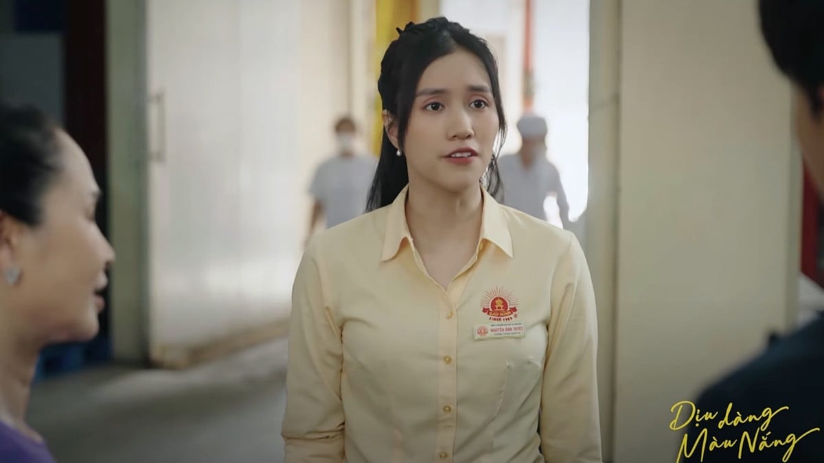 Tuyết tìm cách hạ bệ Phong trước mặt giám đốc. Ảnh CMH Tuyết tìm cách hạ bệ Phong trước mặt giám đốc. Ảnh CMH