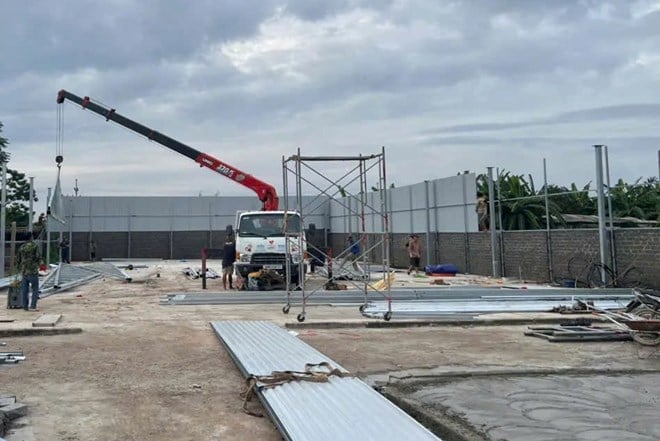 UBND xã Chương Dương, Hà Nội kiểm tra, xử lý các công trình vi phạm trên đất nông nghiệp. Ảnh: Ng. Trường. UBND xã Chương Dương, Hà Nội kiểm tra, xử lý các công trình vi phạm trên đất nông nghiệp. Ảnh: Ng. Trường.