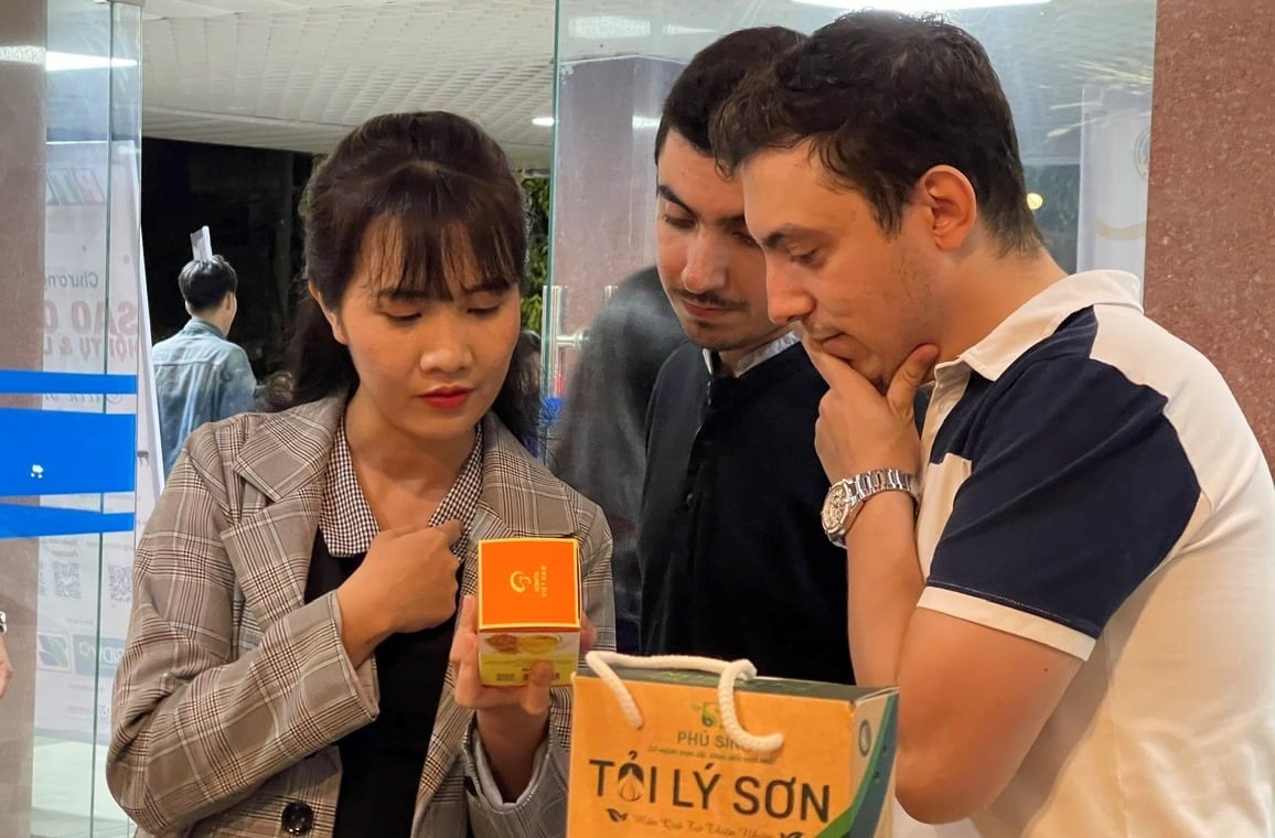 Quảng Ngãi đẩy mạnh xúc tiến thương mại để đưa sản phẩm OCOP tiếp cận thị trường rộng hơn. Ảnh: Võ Hà.