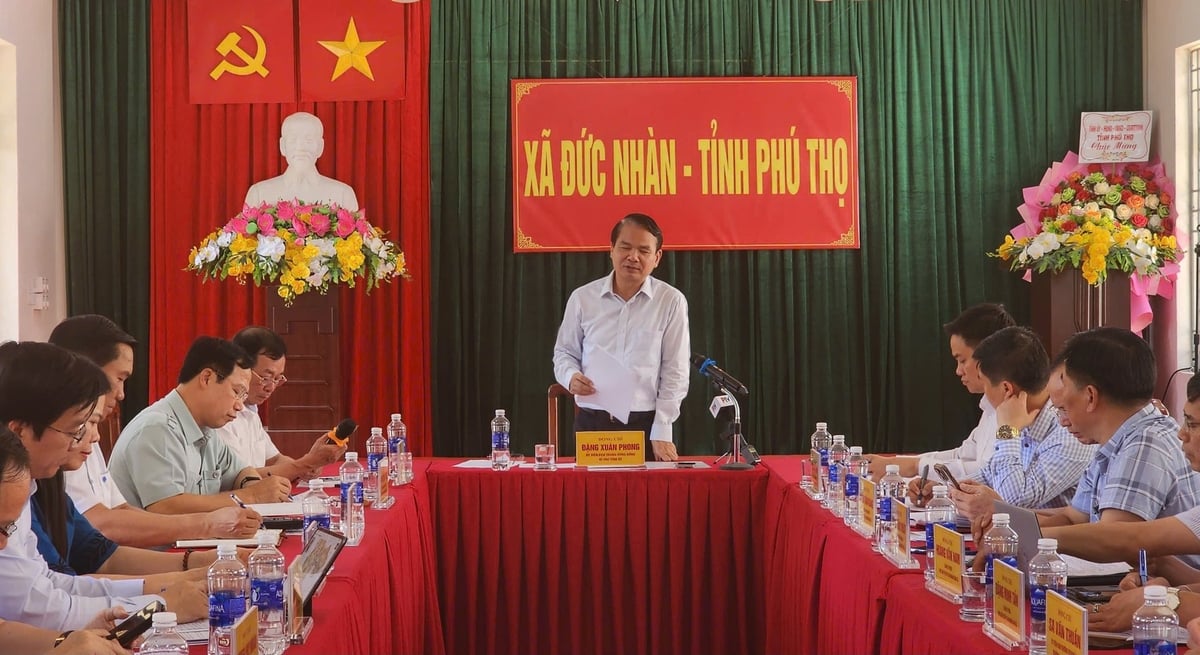 Bí thư Tỉnh ủy Phú Thọ, ông Đặng Xuân Phong đến xã nghèo nhất tỉnh làm việc. Bí thư Tỉnh ủy Phú Thọ, ông Đặng Xuân Phong đến xã nghèo nhất tỉnh làm việc.