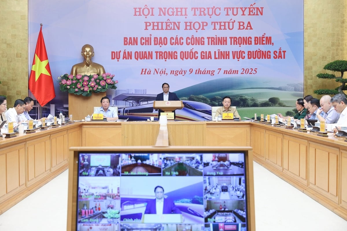 Thủ tướng chủ trì Hội nghị trực tuyến phiên họp thứ 3 của Ban Chỉ đạo các công trình trọng điểm, dự án quan trọng quốc gia lĩnh vực đường sắt. Ảnh: VGP. Thủ tướng chủ trì Hội nghị trực tuyến phiên họp thứ 3 của Ban Chỉ đạo các công trình trọng điểm, dự án quan trọng quốc gia lĩnh vực đường sắt. Ảnh: VGP.