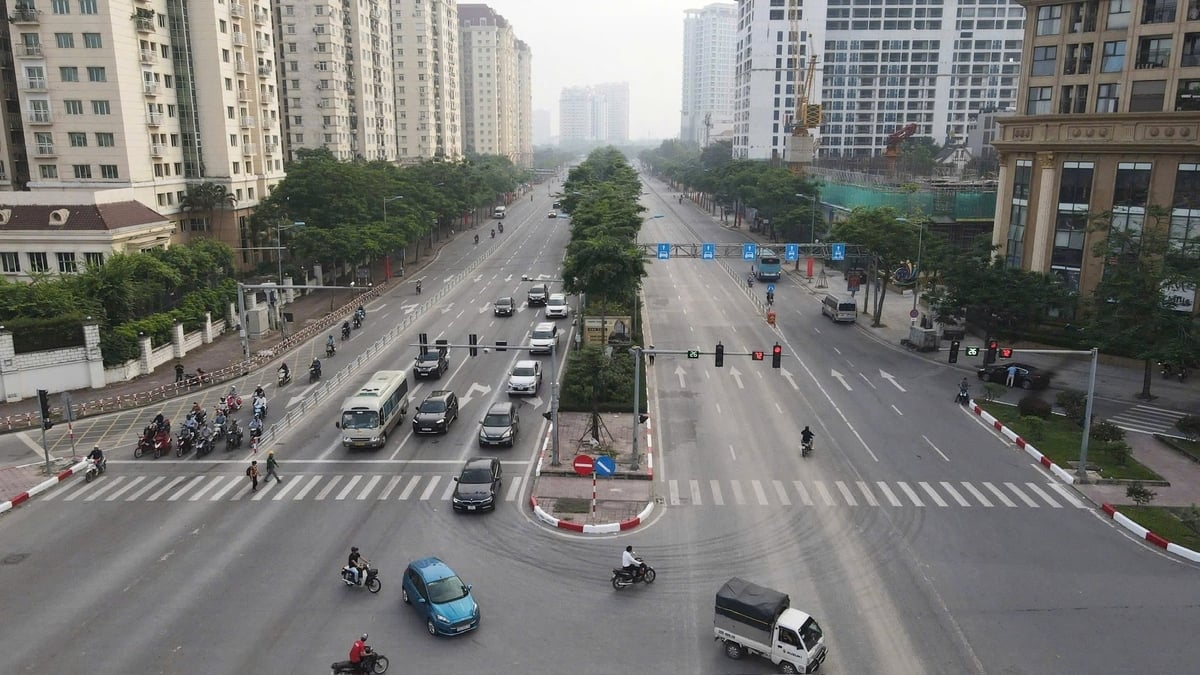 Từ ngày 9/7, Sở Xây dựng Hà Nội chính thức phân làn, tổ chức lại giao thông trên đường Võ Chí Công. Ảnh: CS. Từ ngày 9/7, Sở Xây dựng Hà Nội chính thức phân làn, tổ chức lại giao thông trên đường Võ Chí Công. Ảnh: CS.