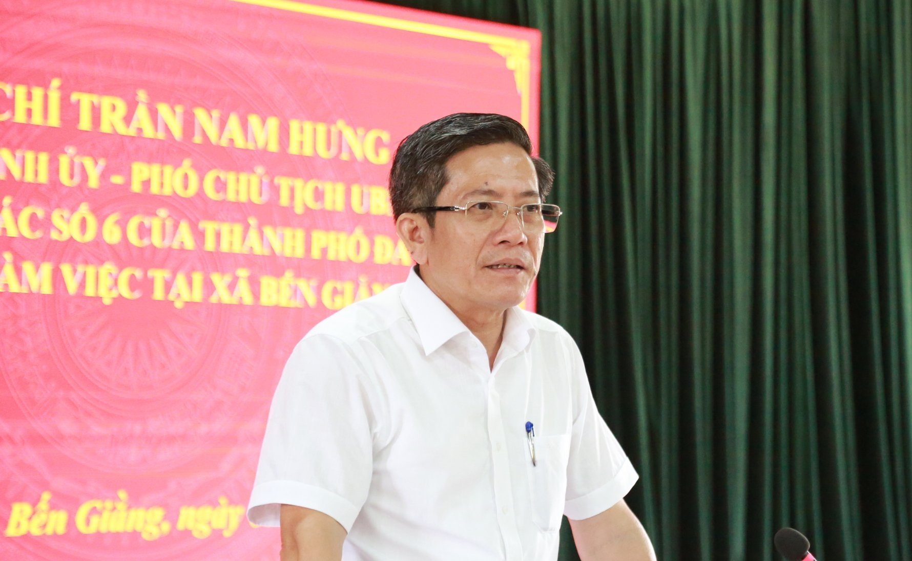 Ông Trần Nam Hưng, Phó Chủ tịch UBND TP. Đà Nẵng cho hay, trong thời gian tới, thành phố có thể điều động, luân chuyển cán bộ từ đồng bằng lên xã miền núi để giải quyết tình trạng mất cân đối nhân sự. Ảnh: L.K. Ông Trần Nam Hưng, Phó Chủ tịch UBND TP. Đà Nẵng cho hay, trong thời gian tới, thành phố có thể điều động, luân chuyển cán bộ từ đồng bằng lên xã miền núi để giải quyết tình trạng mất cân đối nhân sự. Ảnh: L.K.