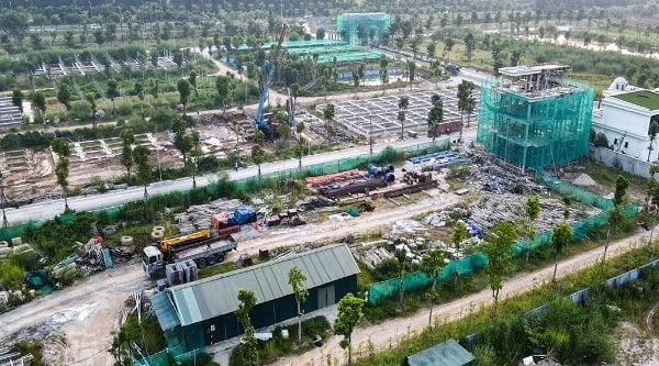 Mê Linh có nhiều dự án bất động sản gặp vướng mắc về tiền sử dụng đất sau sáp nhập địa giới hành chính từ Vĩnh Phúc về Hà Nội. Ảnh: Thùy Linh. Mê Linh có nhiều dự án bất động sản gặp vướng mắc về tiền sử dụng đất sau sáp nhập địa giới hành chính từ Vĩnh Phúc về Hà Nội. Ảnh: Thùy Linh.