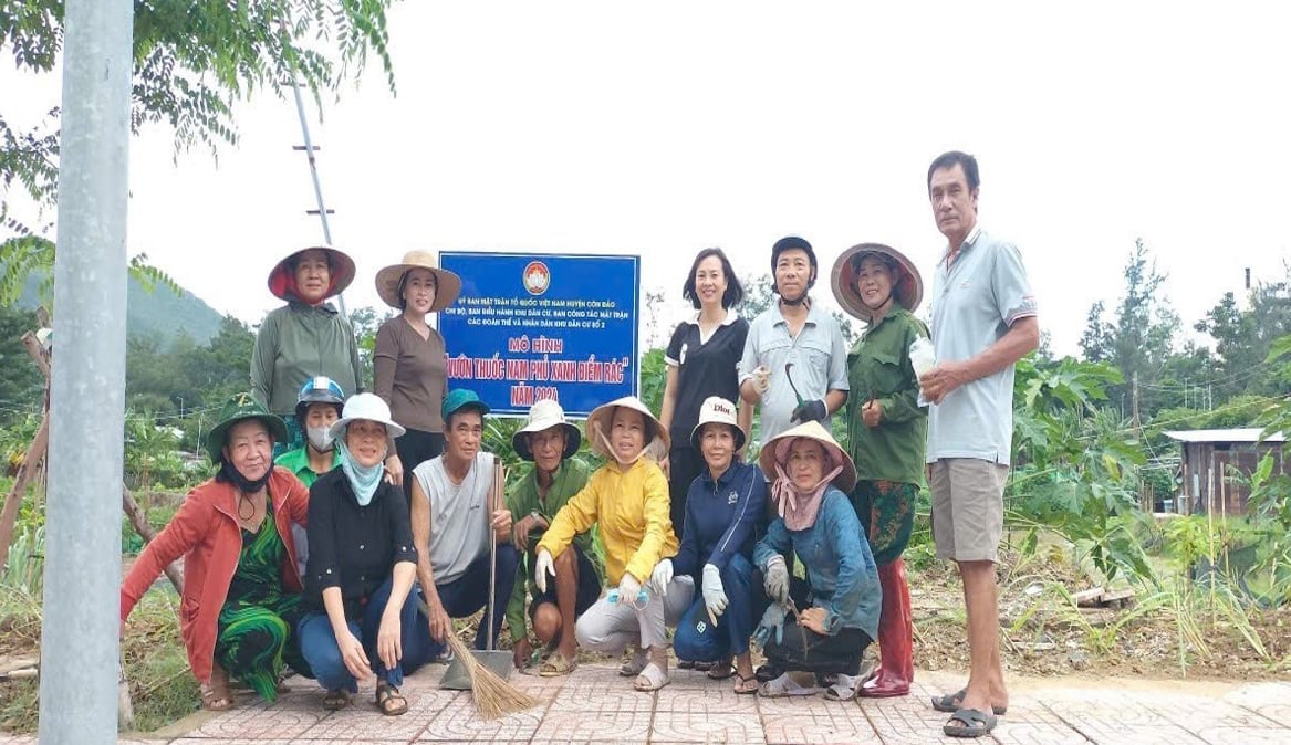 Giảm thải nhựa tại Côn Đảo lấy người dân làm tâm điểm: từ thay đổi nhận thức đến đối tượng được hưởng thụ. Ảnh: Phan Thị Tím. Giảm thải nhựa tại Côn Đảo lấy người dân làm tâm điểm: từ thay đổi nhận thức đến đối tượng được hưởng thụ. Ảnh: Phan Thị Tím.