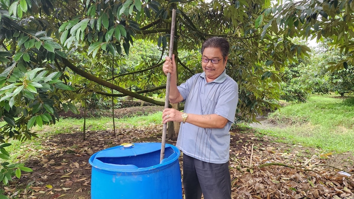 'Nếu không thay đổi cách nghĩ, thay đổi tập quán, thì đất trồng sẽ ngày càng suy kiệt, nông sản Việt Nam sẽ không đủ điều kiện xuất khẩu', PGS.TS Nguyễn Khởi Nghĩa cảnh báo. Ảnh: Kim Anh. 'Nếu không thay đổi cách nghĩ, thay đổi tập quán, thì đất trồng sẽ ngày càng suy kiệt, nông sản Việt Nam sẽ không đủ điều kiện xuất khẩu', PGS.TS Nguyễn Khởi Nghĩa cảnh báo. Ảnh: Kim Anh.