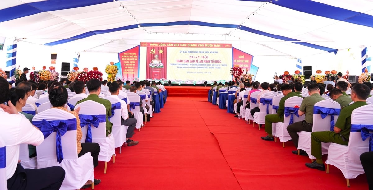 Toàn cảnh Ngày hội 'Toàn dân bảo vệ an ninh Tổ quốc' điểm 2025. Ảnh: An Khang. Toàn cảnh Ngày hội 'Toàn dân bảo vệ an ninh Tổ quốc' điểm 2025. Ảnh: An Khang.