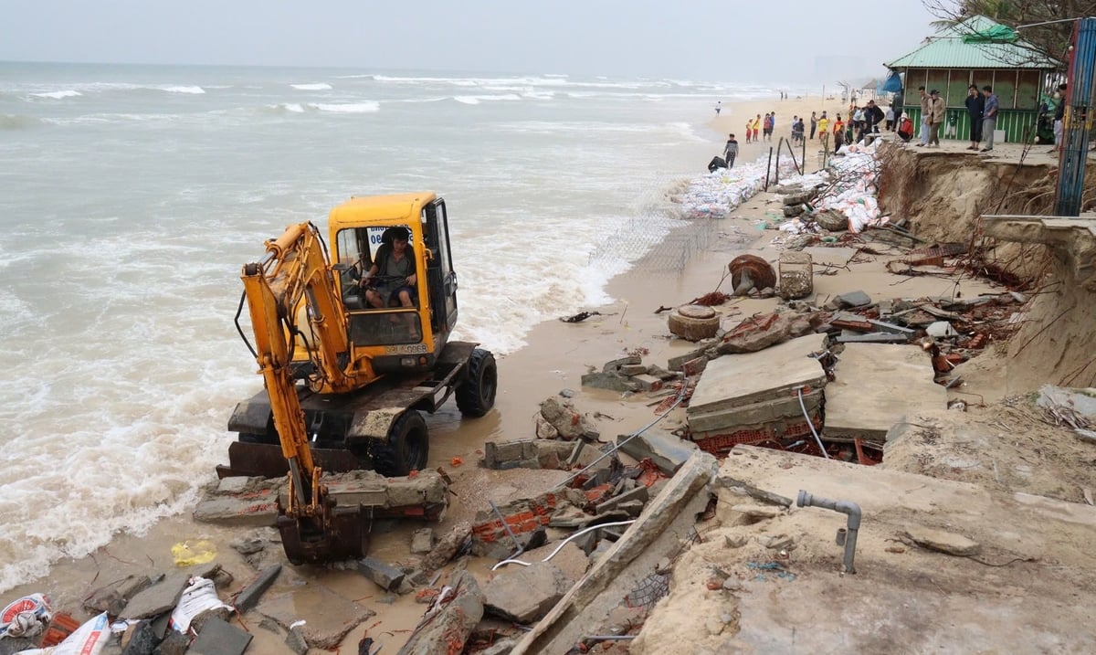 Biển Mỹ Khê (Đà Nẵng) vẫn đối diện với tình trạng sạt lở khi chưa có giải pháp hữu hiệu. Ảnh: Lan Anh. Biển Mỹ Khê (Đà Nẵng) vẫn đối diện với tình trạng sạt lở khi chưa có giải pháp hữu hiệu. Ảnh: Lan Anh.