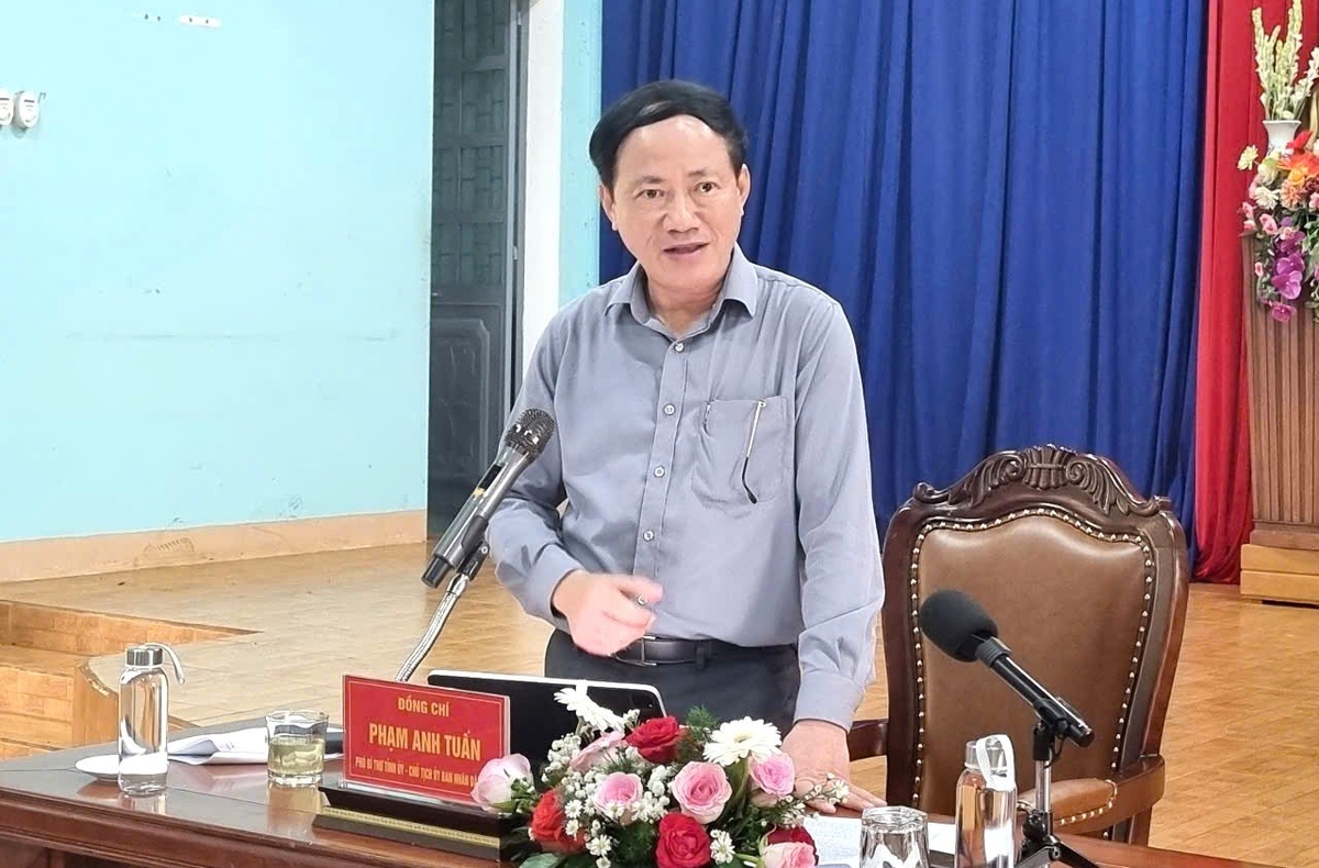 Chủ tịch UBND tỉnh Gia Lai Phạm Anh Tuấn chỉ đạo UBND xã Ia Dom về việc thực hiện chính quyền 2 cấp và phát triển kinh tế-xã hội. Ảnh: Tuấn Anh. Chủ tịch UBND tỉnh Gia Lai Phạm Anh Tuấn chỉ đạo UBND xã Ia Dom về việc thực hiện chính quyền 2 cấp và phát triển kinh tế-xã hội. Ảnh: Tuấn Anh.