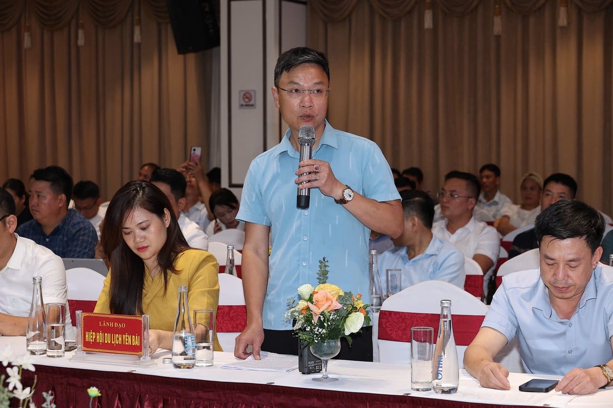 Ông Tô Bá Hiếu, Phó Chủ tịch Hiệp hội Du lịch tỉnh Lào Cai đại diện cộng đồng doanh nghiệp kinh doanh dịch vụ du lịch phát biểu, nêu lên những khó khăn, vướng mắc và đề xuất giải pháp tháo gỡ. Ảnh: Bích Hợp. Ông Tô Bá Hiếu, Phó Chủ tịch Hiệp hội Du lịch tỉnh Lào Cai đại diện cộng đồng doanh nghiệp kinh doanh dịch vụ du lịch phát biểu, nêu lên những khó khăn, vướng mắc và đề xuất giải pháp tháo gỡ. Ảnh: Bích Hợp.