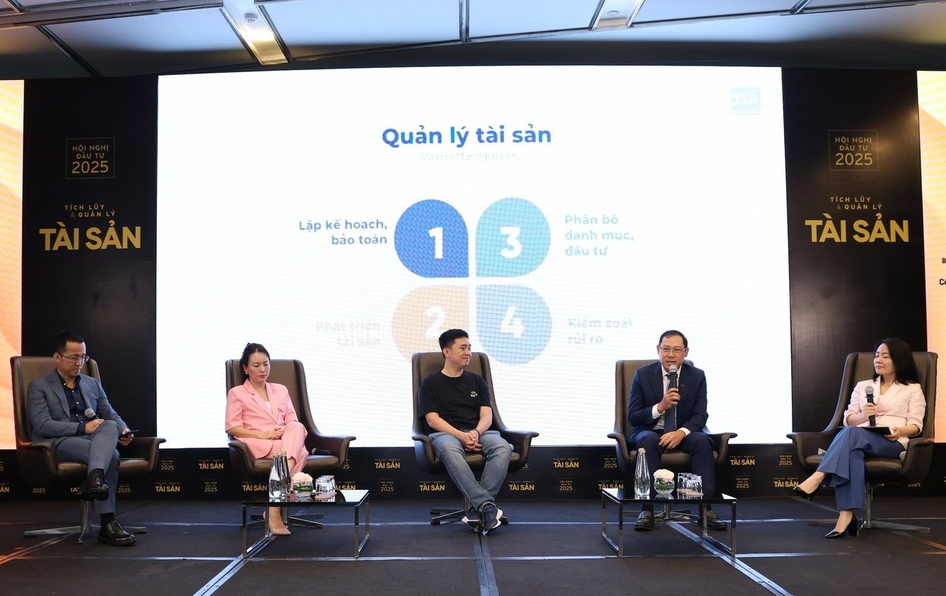 Các diễn giả tại Hội nghị đã phân tích, trao đổi và đưa ra xu hướng quản lý tài sản cho nhà đầu tư cá nhân. Ảnh: Minh Long. Các diễn giả tại Hội nghị đã phân tích, trao đổi và đưa ra xu hướng quản lý tài sản cho nhà đầu tư cá nhân. Ảnh: Minh Long.