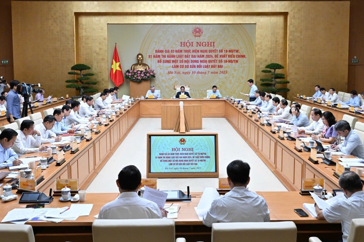 Hội nghị đánh giá 3 năm thực hiện Nghị quyết số 18-NQ/TW và 1 năm thi hành Luật Đất đai năm 2024, đề xuất điều chỉnh, bổ sung một số nội dung Nghị quyết 18-NQ/TW làm cơ sở sửa đổi Luật Đất đai năm 2024. Ảnh: VGP. Hội nghị đánh giá 3 năm thực hiện Nghị quyết số 18-NQ/TW và 1 năm thi hành Luật Đất đai năm 2024, đề xuất điều chỉnh, bổ sung một số nội dung Nghị quyết 18-NQ/TW làm cơ sở sửa đổi Luật Đất đai năm 2024. Ảnh: VGP.
